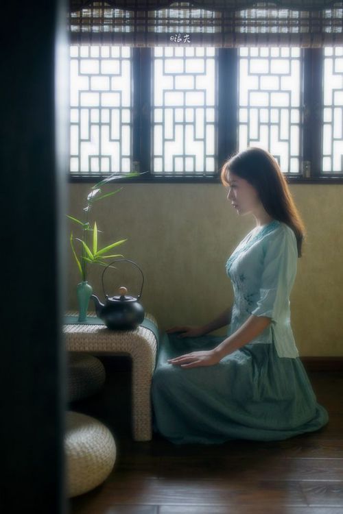 九游app官网下载-国足比赛中场分布密度统计热图，国足的中场