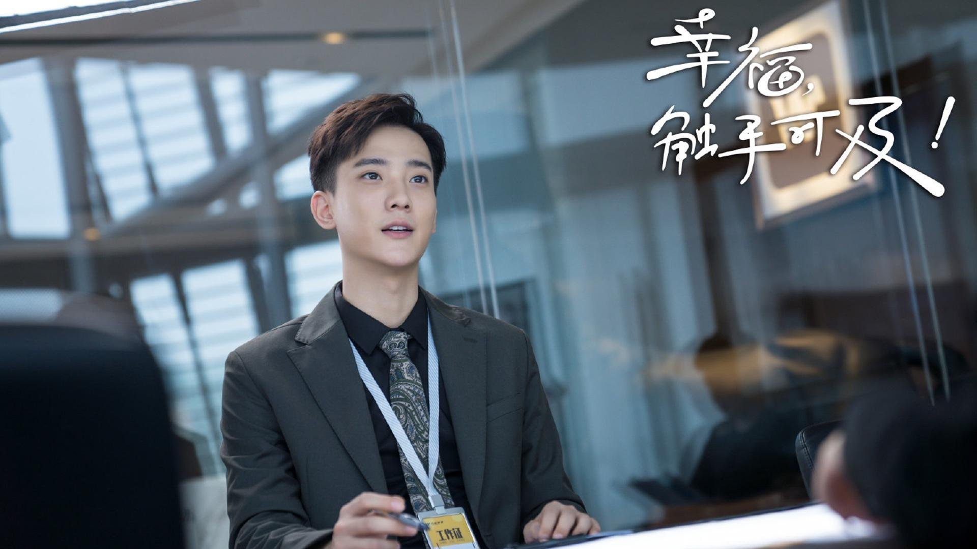 球迷为主队加油打气自制应援物成为现场最亮眼的存在,打球应援口号